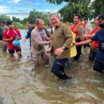 សម្តេចមហាបវរធិបតី ហ៊ុន ម៉ាណែត នាយករដ្ឋមន្ត្រីនៃព្រះរាជាណាចក្រកម្ពុជា អញ្ជើញចុះត្រួតពិនិត្យ និងសួរសុខទុក្ខប្រជាពលរដ្ឋរងគ្រោះដោយទឹកជំនន់ នៅខេត្តបន្ទាយមានជ័យដោយផ្ទាល់។